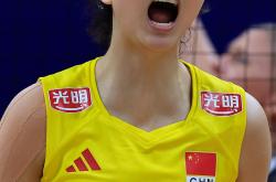 九游体育-穆古鲁扎回归赛场，连败首场状态亮眼，中国队观众沸腾！的简单介绍