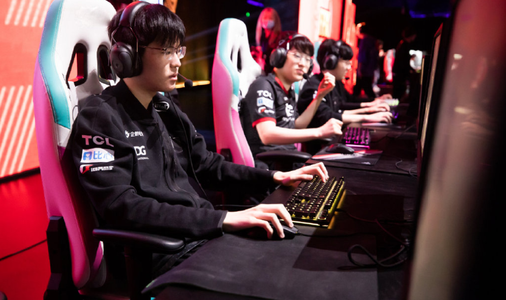 包含Doinb关键节点挺进下一轮,瑞士队带队取胜!的词条 包含Doinb关键节点挺进下一轮,瑞士队带队取胜!的词条